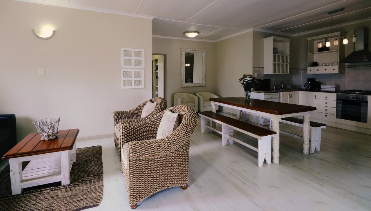 Sea Whisper Self Catering Apartment Jeffreys Bay Exterior photo