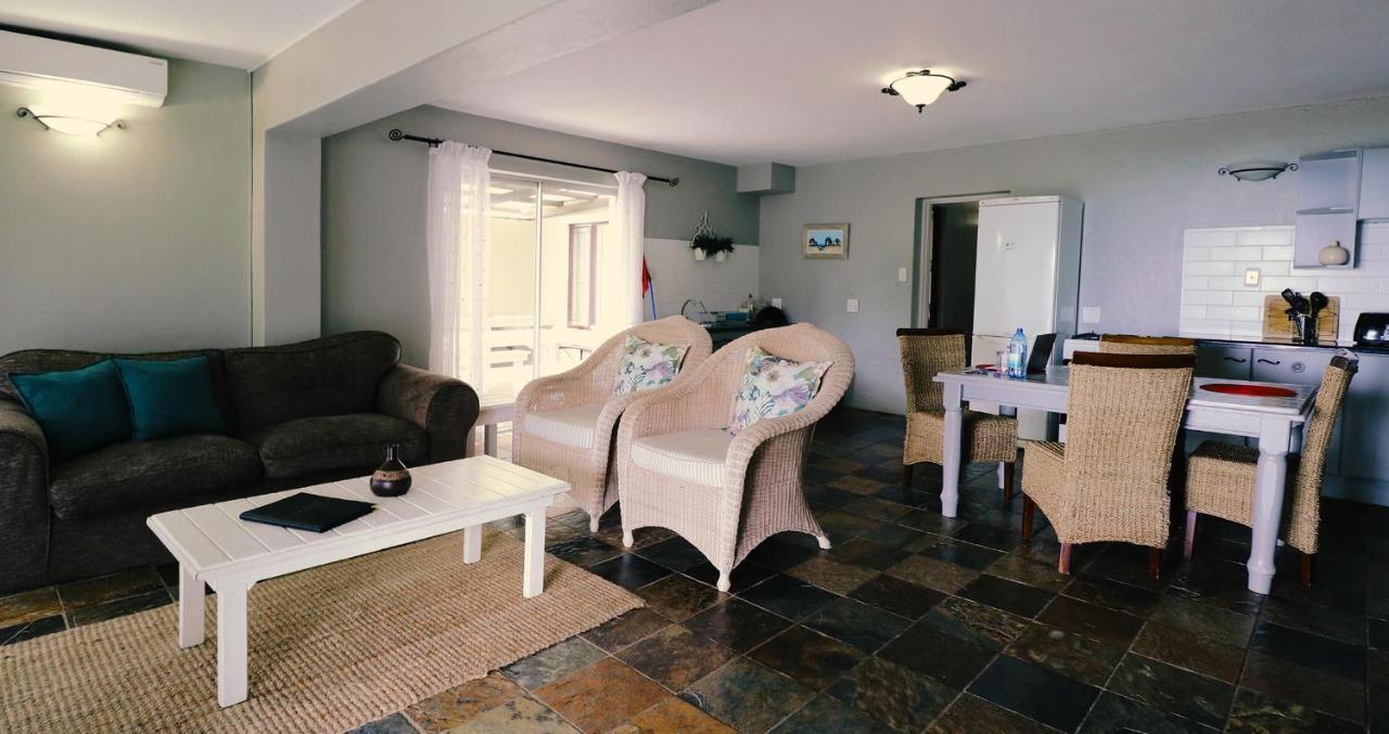 Sea Whisper Self Catering Apartment Jeffreys Bay Exterior photo