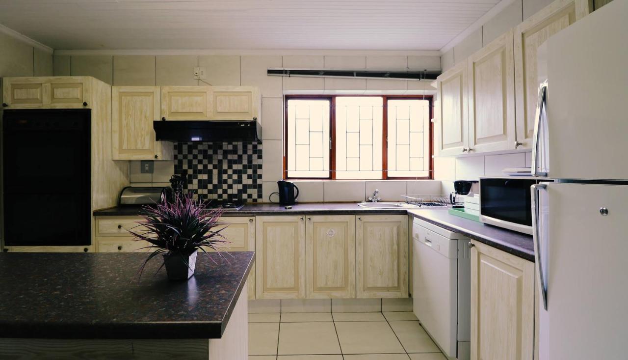 Sea Whisper Self Catering Apartment Jeffreys Bay Exterior photo