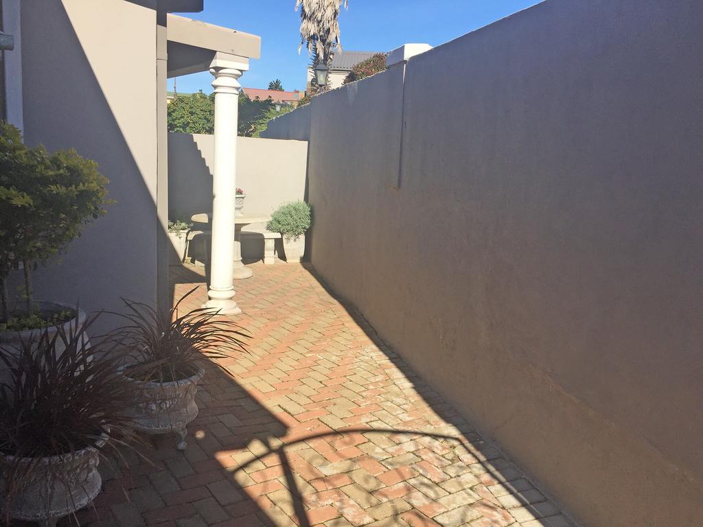 Sea Whisper Self Catering Apartment Jeffreys Bay Exterior photo