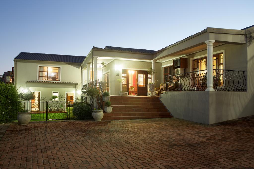 Sea Whisper Self Catering Apartment Jeffreys Bay Exterior photo