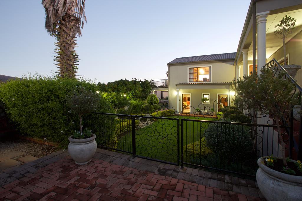 Sea Whisper Self Catering Apartment Jeffreys Bay Exterior photo