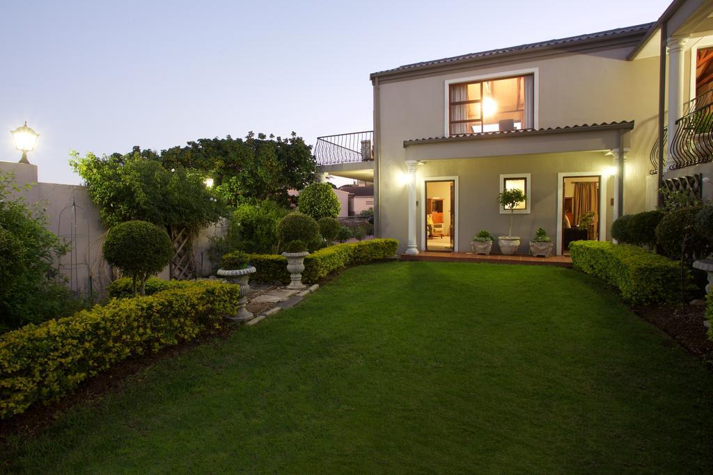 Sea Whisper Self Catering Apartment Jeffreys Bay Exterior photo