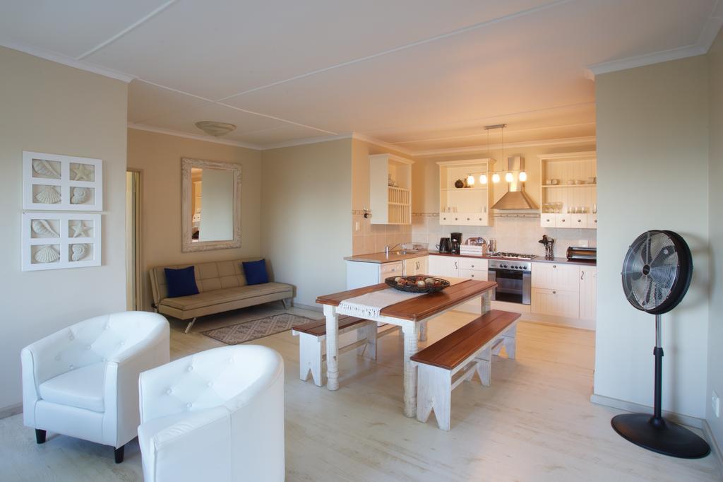 Sea Whisper Self Catering Apartment Jeffreys Bay Exterior photo