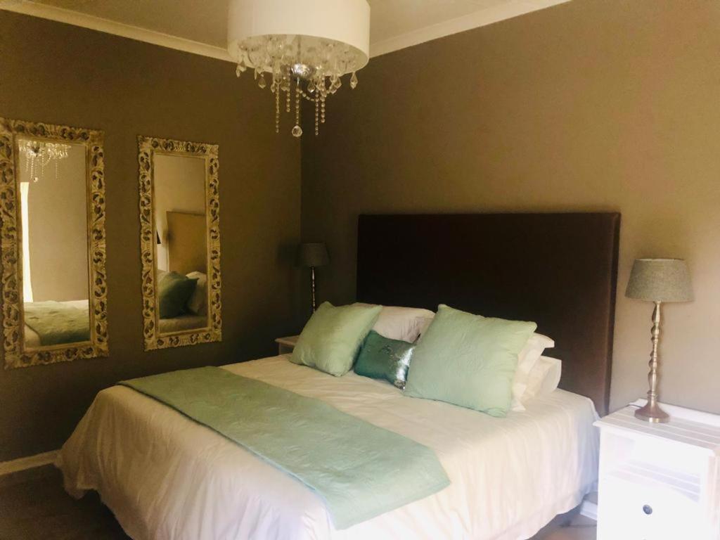 Sea Whisper Self Catering Apartment Jeffreys Bay Exterior photo