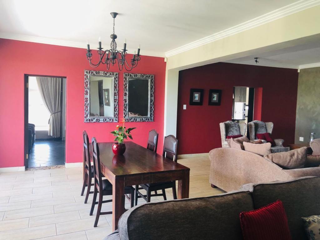 Sea Whisper Self Catering Apartment Jeffreys Bay Exterior photo